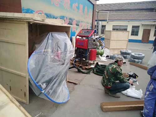 【圖片】常州聚脲噴涂 水箱防腐內(nèi)外壁如何施工(圖1) 江蘇省鹽城市客戶訂購的2臺(tái)液壓聚脲噴涂機(jī)